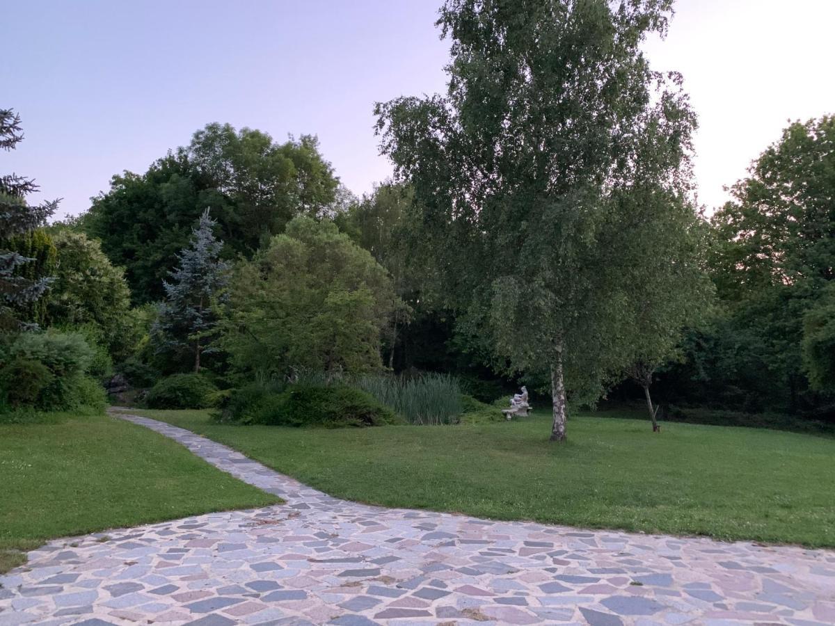 La Grignotiere Lodge & Spa Crecy-la-Chapelle Екстериор снимка